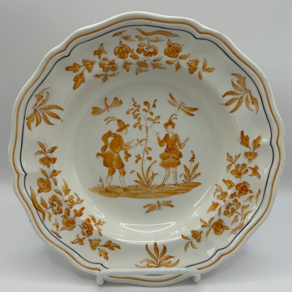 Set of 2 VTG Olerys Hand Painted French Faience 9" Plates Moustiers-Grotesque